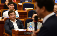 [포토] 안민석 출판기념회 참석한 박관천-노승일