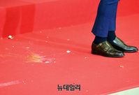 [포토] 축구 대표팀 귀국, 손흥민에 계란 세례