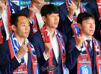 [포토] 화이팅 외치는 축구 대표팀
