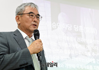 [포토] 이승만학당 5기 출범사 낭독하는 이영훈 전 서울대 교수