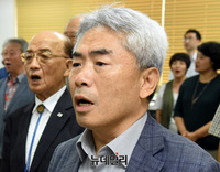 [포토] 애국가 제창하는 정규재 펜앤마이크 대표