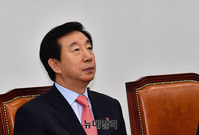 [포토] 생각에 잠긴 김성태 한국당 원내대표