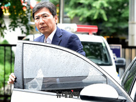 [포토] 첫 공판 출석하는 안희정 전 충남지사