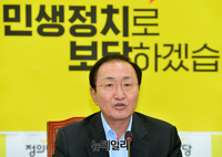 [포토] 의원총회서 발언하는 노회찬