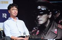 [포토] 영화 '공작'으로 스크린 복귀한 윤종빈 감독