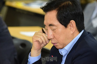 [포토] 생각 많은 김성태 한국당 대표 권한대행 