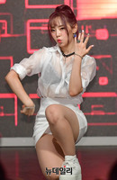 [포토] 퍼포먼스 무대 선보이는 플래쉬 나래