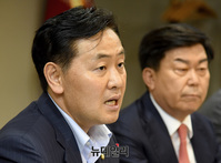 [포토] 인사말 하는 김관영 바른미래당 원내대표