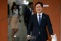 [포토] 정론관 입장하는 박범계 의원