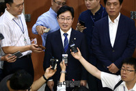 [포토] 기자들 질문에 답하는 박범계 의원