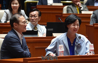 [포토] 대화 나누는 추미애-홍영표