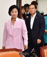 [포토] 입장하는 추미애-홍영표