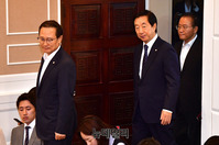 [포토] 회담장으로 들어서는 홍영표-김성태