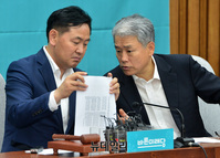 [포토] 대화 나누는 김동철-김관영