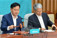 [포토] 의원총회 주재하는 김관영 바른미래당 원내대표