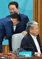 [포토] 악수 나누는 박주선-김관영