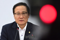 [포토] 모두발언 하는 홍영표 민주당 원내대표