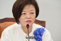 [포토] 원내대책회의 참석한 진선미 수석부대표