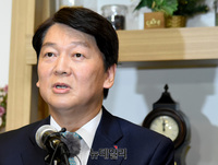 [포토] 안철수 "정치 일선 물러나 성찰하겠다"