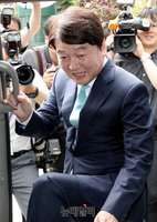 [포토] 차에 오르는 안철수 바른미래당 전 대표