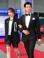 [포토] 레드카펫 밟는 하늘-한승수