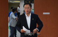 [포토] 정론관 입장하는 유성엽