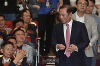 [포토] 한국당 전국위 입장하는 김병준 비대위원장