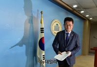 [포토] 회견장 떠나는 송영길 더불어민주당 의원