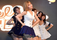 [포토] 걸그룹 옐로비, 신곡 '티 날까 봐' 무대