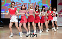 [포토] 신인걸그룹 '세러데이' 데뷔곡 '묵찌빠'로 데뷔
