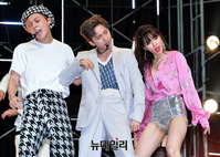 [포토] 파워풀한 무대 선보이는 트리플H