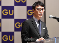 [포토] 브랜드 소개하는 '유노키 오사무' GU(지유) 대표