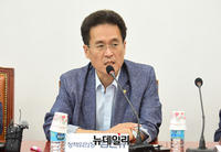 [포토] 인사말 하는 함진규 자유한국당 정책위의장