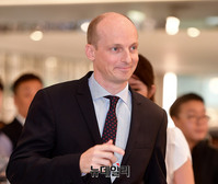 [포토] 인사말하는 '엠마뉴엘 골린' 로레알그룹 전무