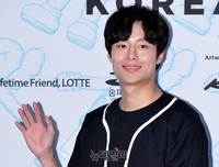 [포토] 미대 오빠 김충재 "오늘은 셀럽이에요"