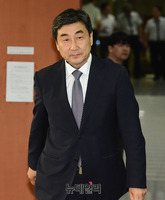 [포토] 정론관 입장하는 이종걸 의원