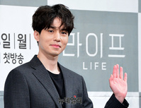 [포토] 드라마 '라이프'로 돌아온 이동욱