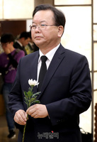 [포토] 노회찬 빈소 찾은 김부겸 행정안전부 장관