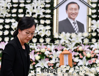[포토] 노회찬 빈소 찾아 조문하는 김현아