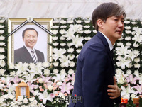 [포토] 비통한 표정 짓는 조국