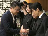 [포토] 노회찬 빈소 찾아 조문하는 박중훈