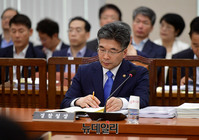 [포토] 국회 행안위 전체회의 참석한 민갑룡 신임 경찰청장