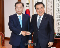 [포토] 문희상 국회의장 예방한 김병준 한국당 비대위원장