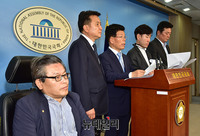 [포토] 이재명-은수미 진상규명 촉구하는 장영하 진상조사위원장