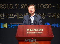 [포토] 文대통령 축사 대독하는 도종환 문체부 장관