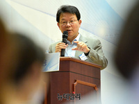 [포토] 질문에 답하는 김광수 NH농협금융지주 회장
