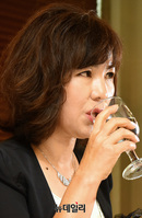 [포토] 물 마시는 공지영