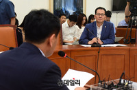 [포토] 바른미래당 찾은 고형권 기재부 1차관이