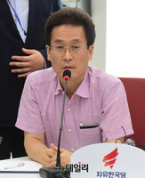 [포토] 발언하는 함진규 한국당 정책위의장