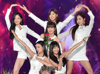 [포토] 팬들 향해 하트 날리는 에이핑크